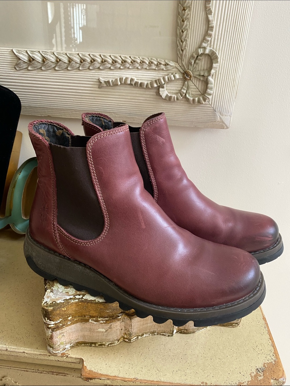 FLY LONDON Chelsea Women’s Size 40 Ankle Boots